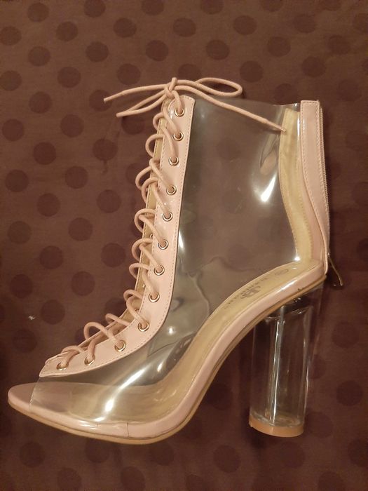 Продам новые летние ботинки