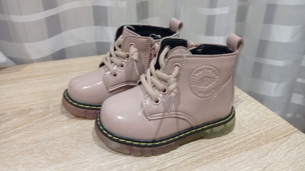 Дитяче взуття для двійні