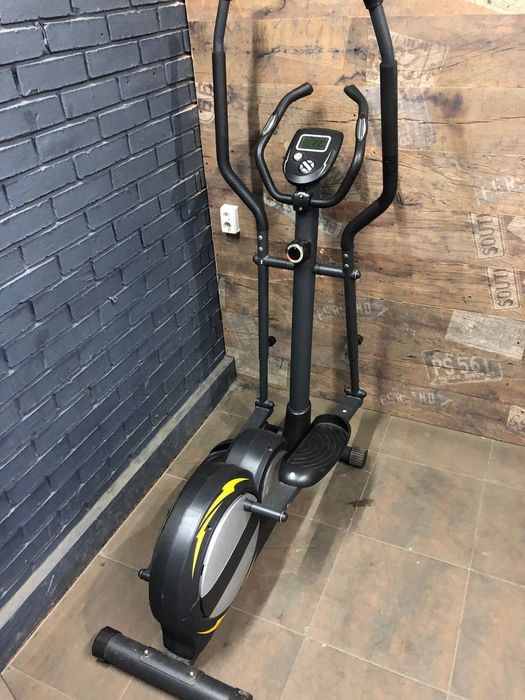 Велотренажер Finnlo . Широкий вибір тренажерів та різної техніки.