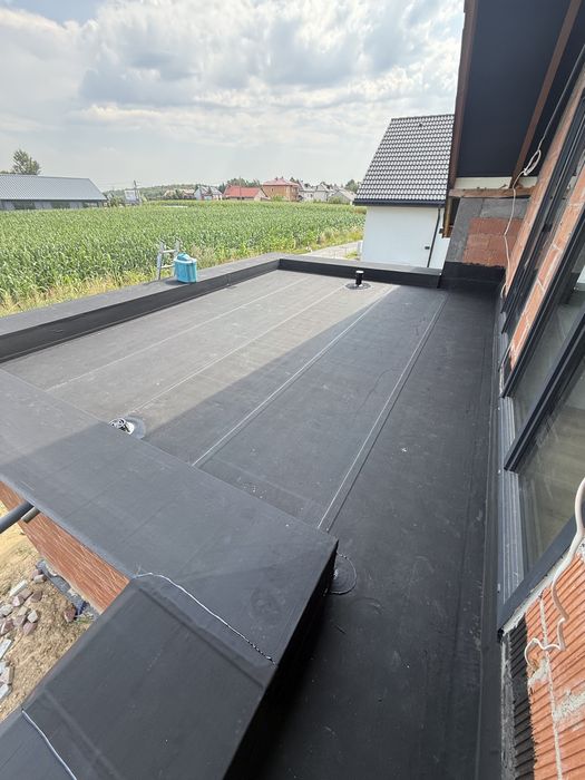 Usługi dekarskie hydroizolacje membranami Epdm dachów płaskich tarasów balkonów blacharka