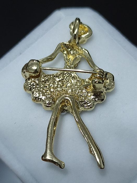 Alfinete Bailarina Dourada