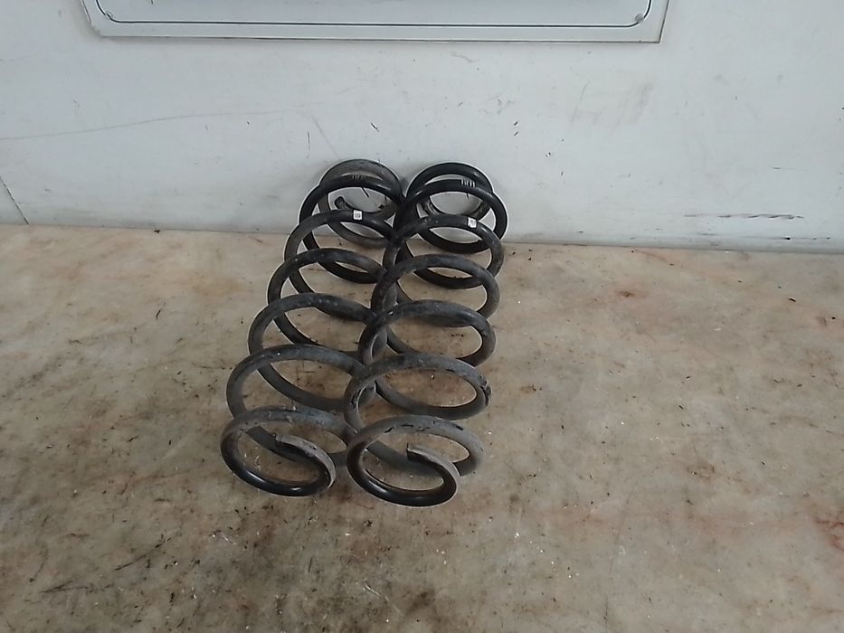 Mola de suspensão trás esquerda VOLKSWAGEN Golf VI (5K1)