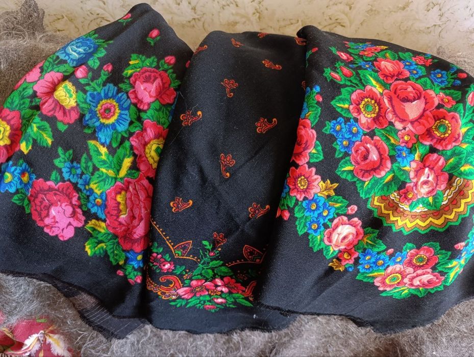 Платки шерстяные. Новые