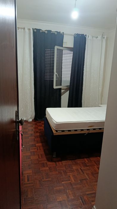 Arrendo quarto em parede
