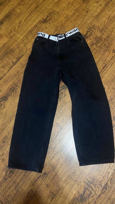 Чорні жіночі джинси