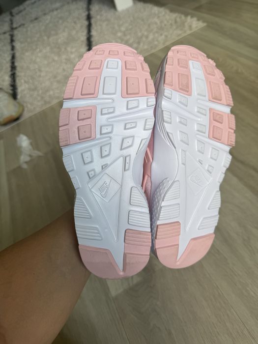 Кросівки  NIKE Huarache run 37