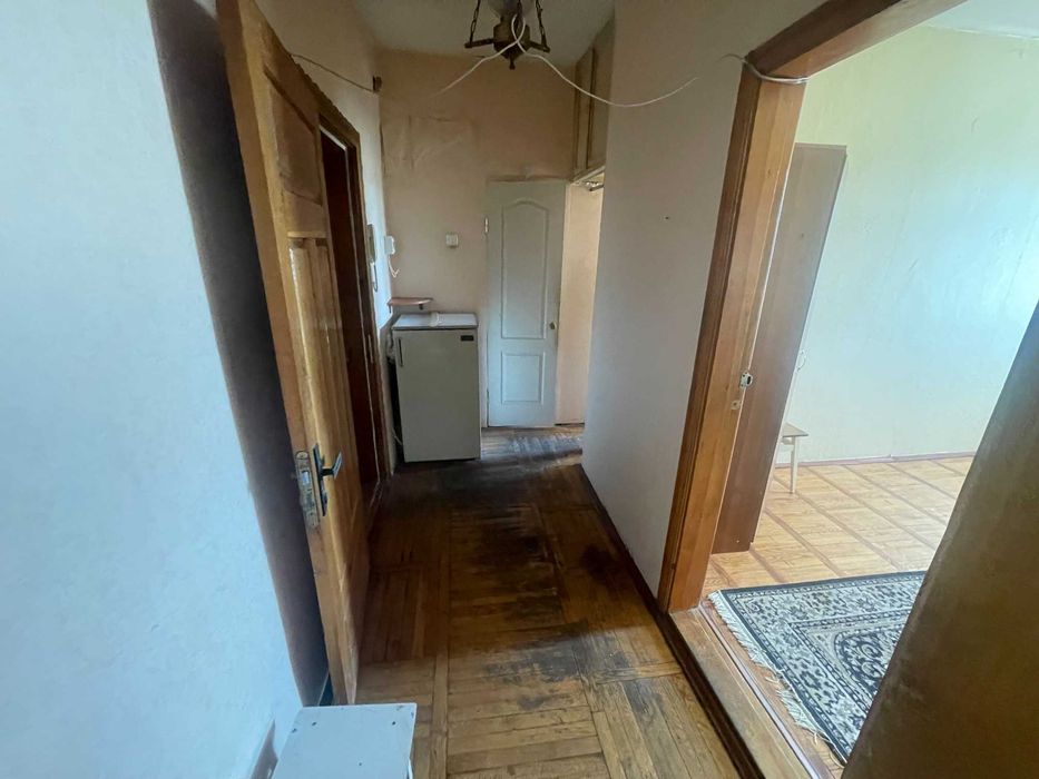 Продам 2к Гарматна 18, сталінка