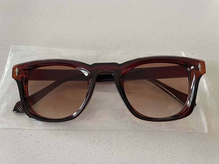 Óculos de sol castanhos