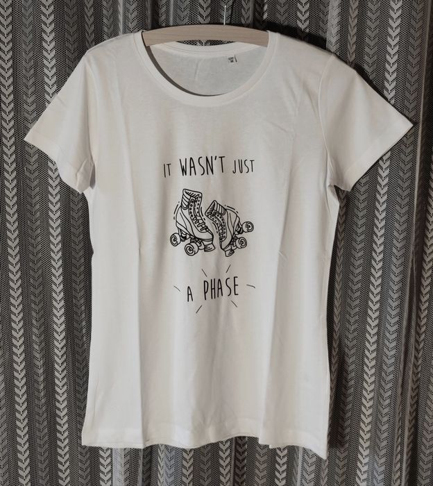T-shirts  "Não Era Apenas Uma Fase" brancas mulher