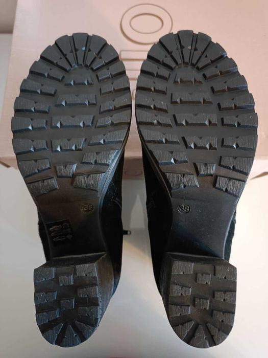 Botins pretos em pele, n.º 38 - NOVOS