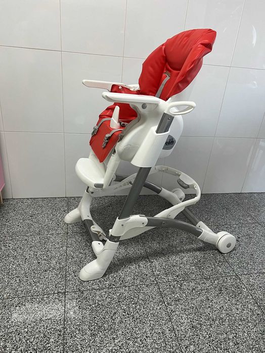 Cadeira de refeição da marca CAM