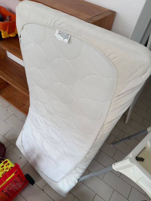 Berço SUNDVIK usado  + colchão + almofadas edredon e lençóis