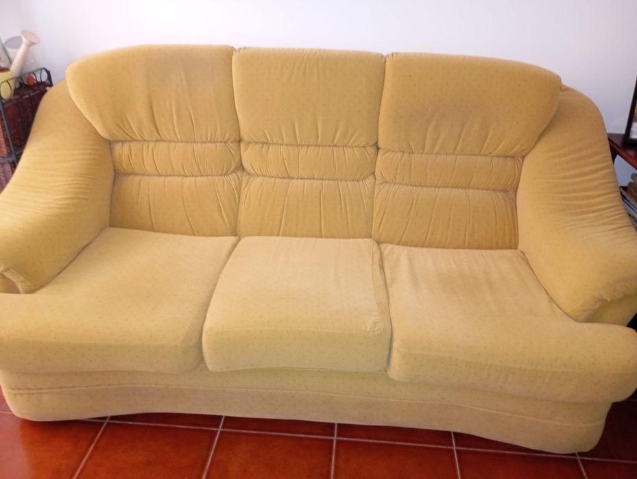 Sofá 3 lugares em tecido curtisaime