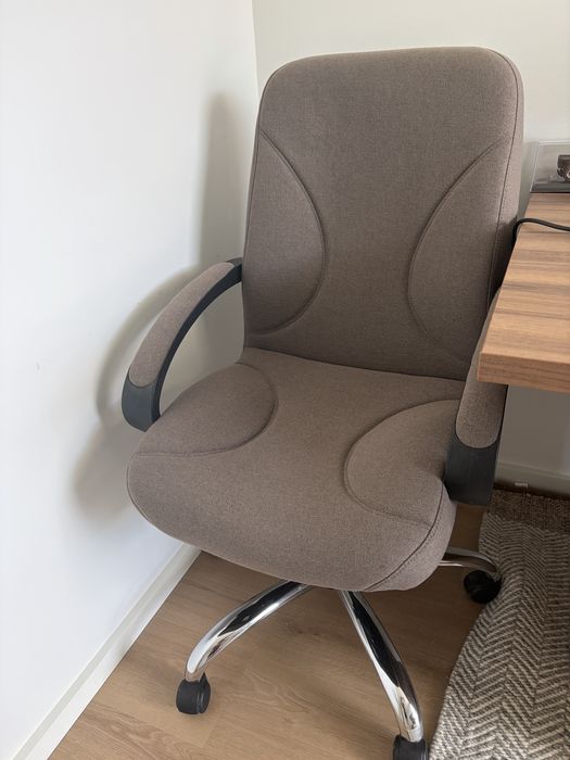 Cadeira de escritorio com tecido novo