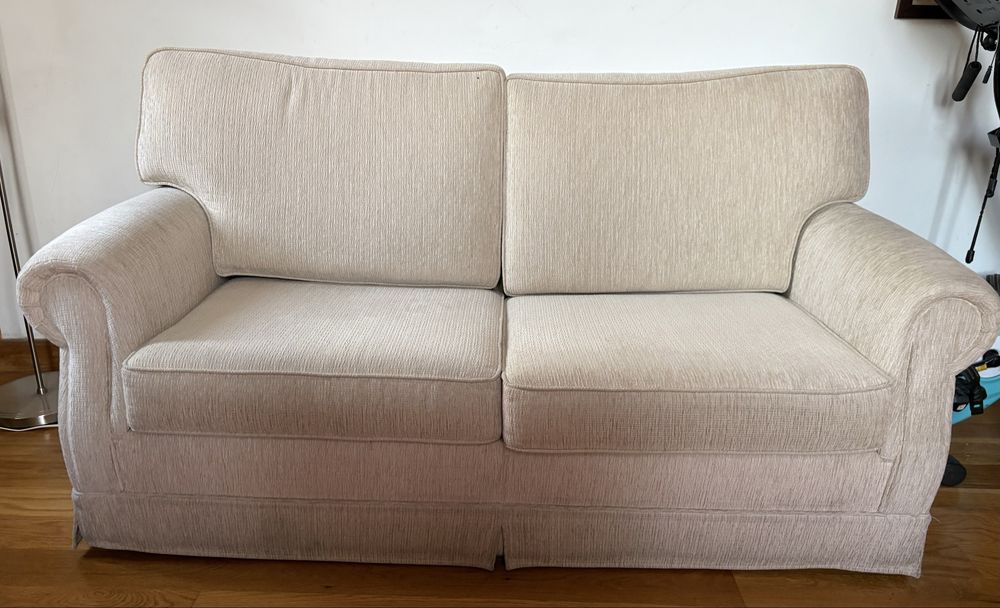 Sofá de dois lugares