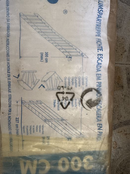 Escada em madeira 300x70 ( ideal para acesso ao sotão )