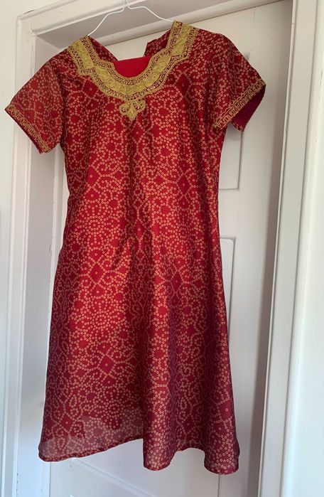 Conjunto indiano Vestido, Lenço Bordeaux e Bege 36