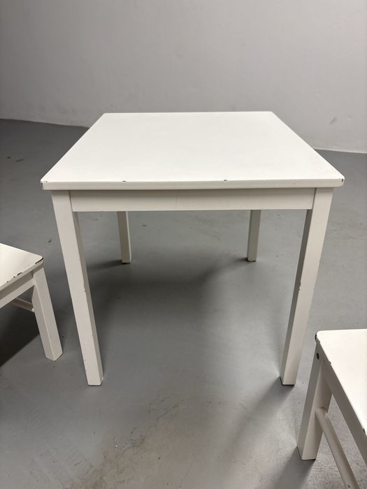 Mesa e duas cadeiras de criança IKEA Kritter