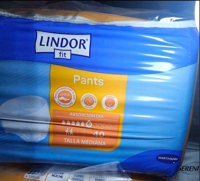 Памперси труси М. Пачка 40 штук.