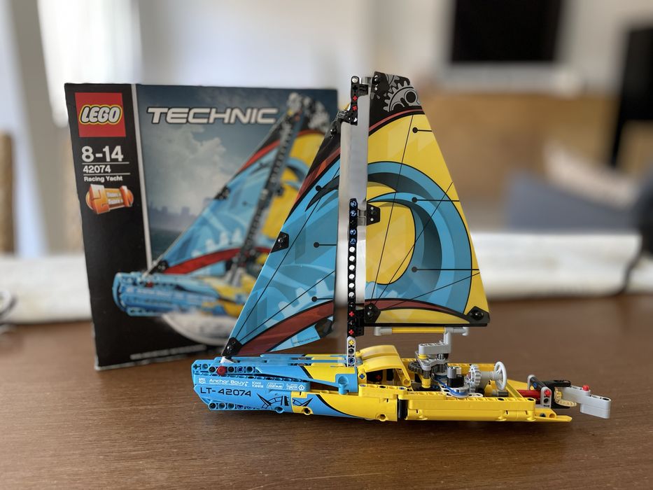 LEGO Technic Racing Yacht 42074 Kit de construção