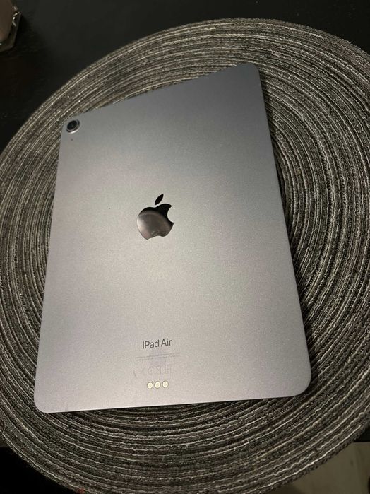 iPad Air 5 10,9" 2022 64GB wifi iCloud uszkodzony