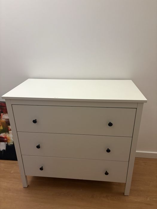 Comoda branca do IKEA