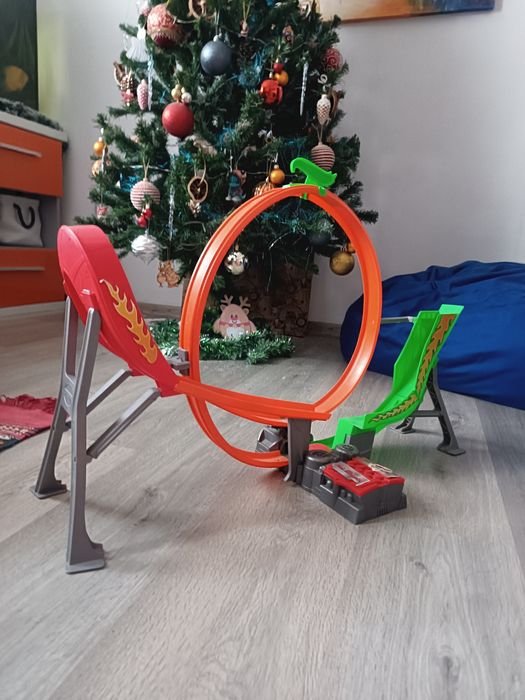 Хотвілс трек. Hot Wheels trek. + Машинки