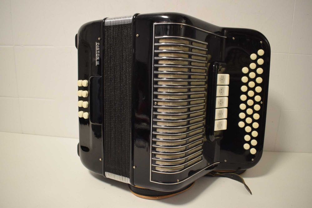 Concertina Adria 3 voz Tonalidade. La.  N 144