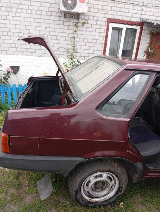Продам ВАЗ 2199 2007 рік 1.5 бензин