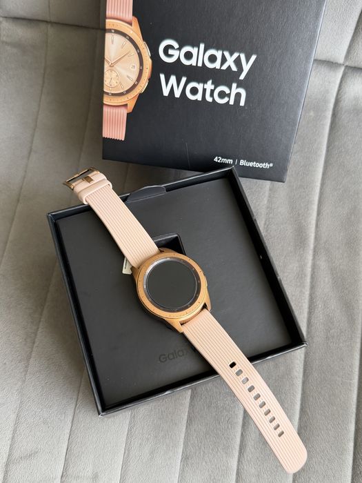 Смарт-часы Samsung Galaxy Watch 42mm (Rose Gold)