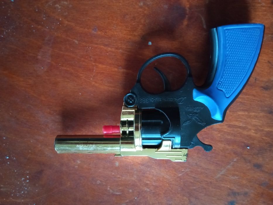 Пистолет для пистонов