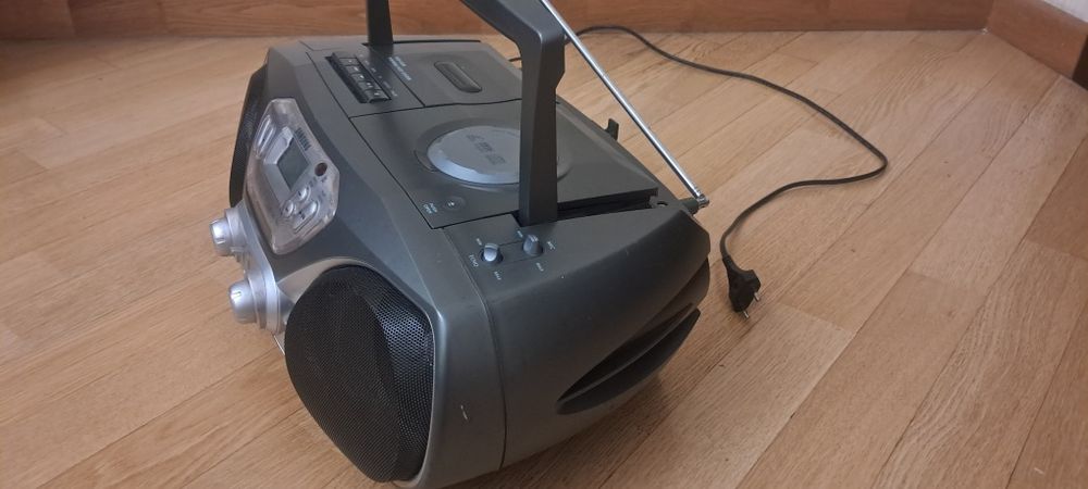 Музичний центр SAMSUNG RCD-VS50
Музичний центр є СD програвач, для кас