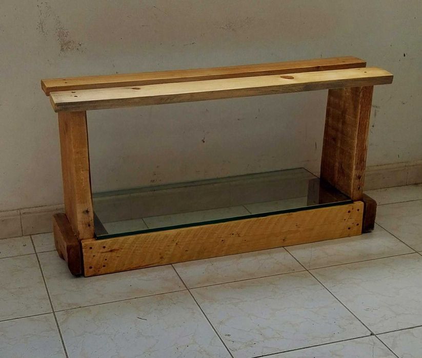 Invulgar Banco "Tosco" / Estante com Prateleira em Vidro. Mad. Maciça