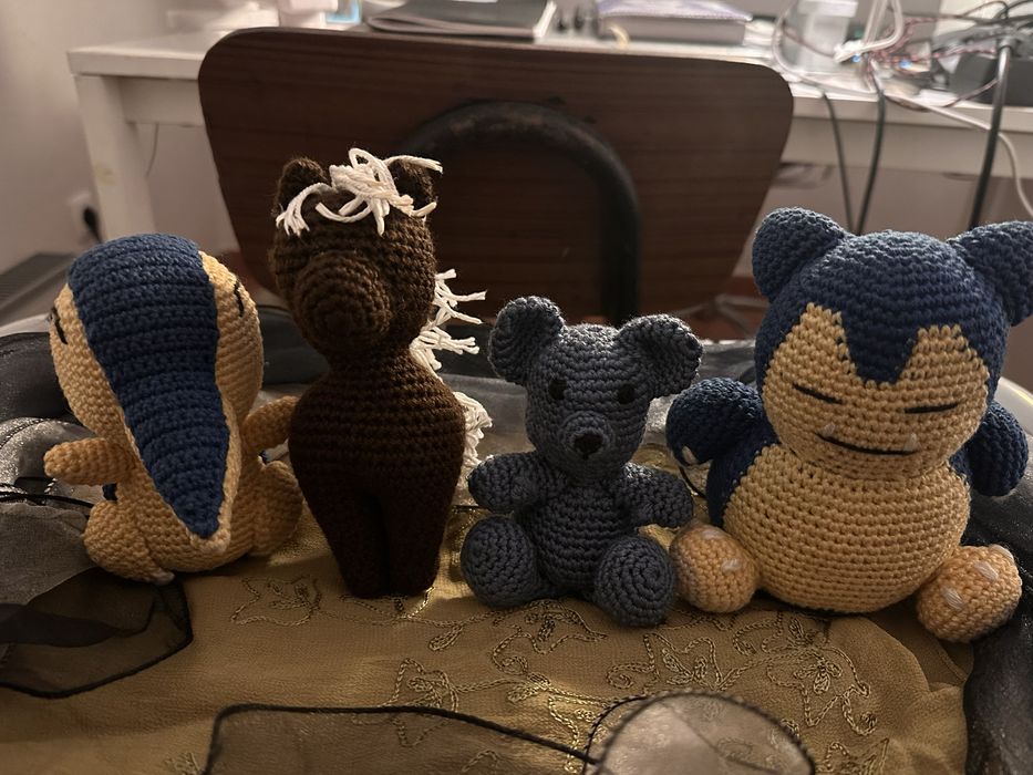 Lote de Bonecos e Peluches Variados