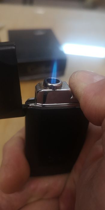 Оригинальная зажигалка colibri