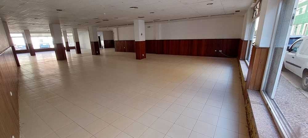 Loja   com rendimento anual de  16.320€