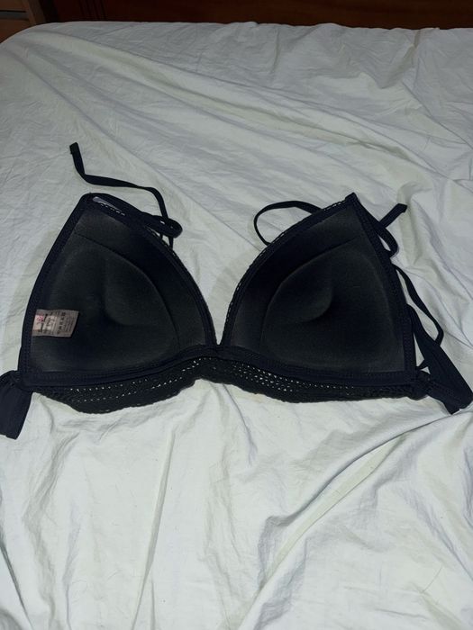 Top bikini preto com renda da sweet secret