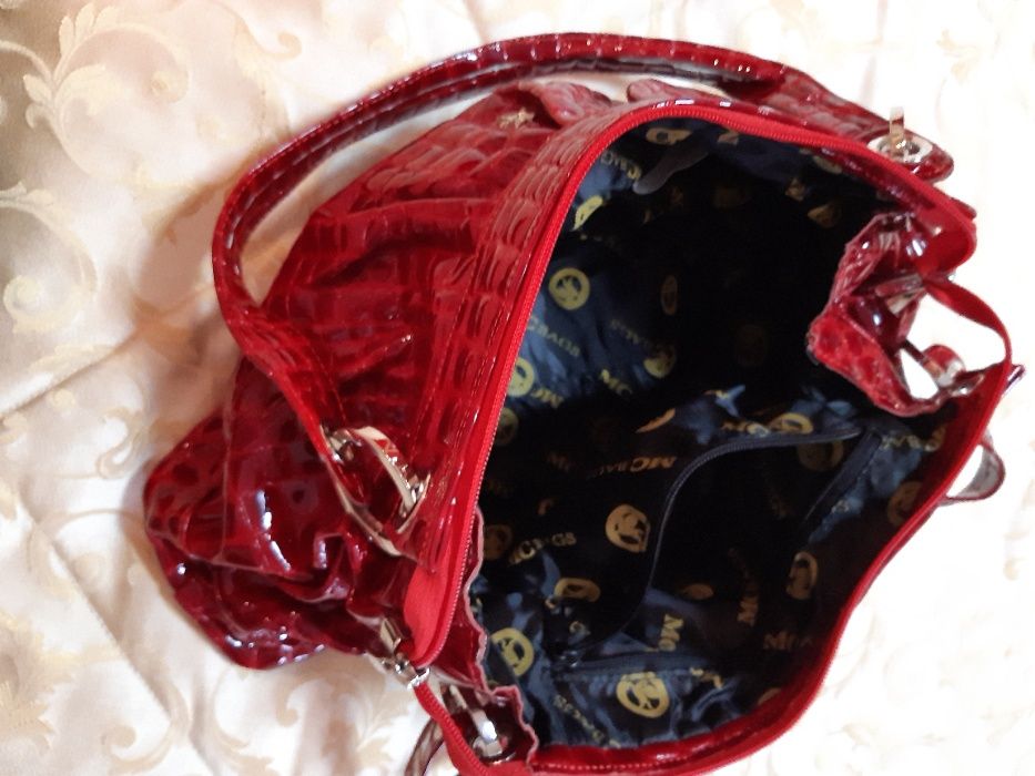 Skórzana lakierowana torebka marki Mc.Bags w kolorze czerwonym