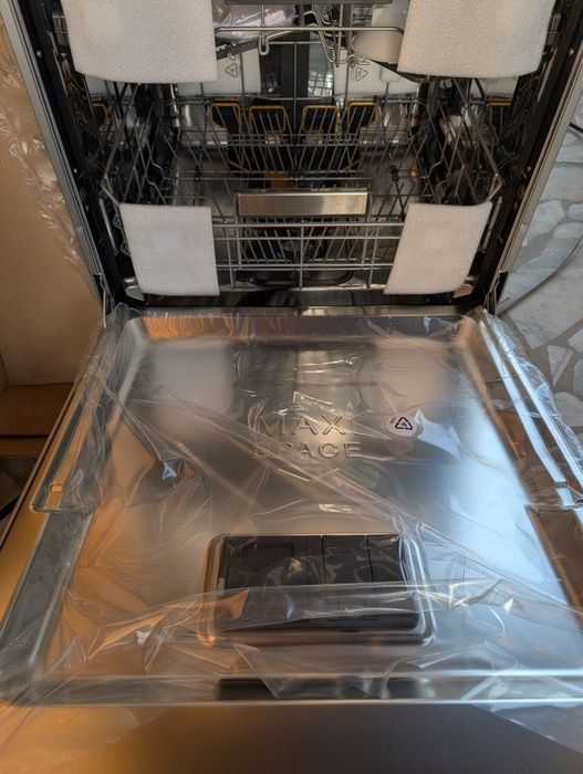 Máquina de Lavar Loiça WHIRLPOOL - 15 Conjuntos - Inox Nova c/garantia