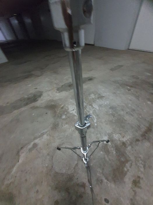 Tripé para pratos de bateria