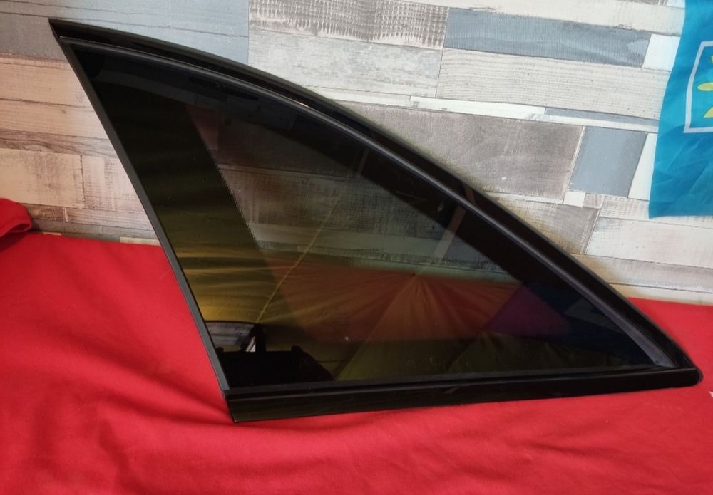 Mercedes-benz GLС300 та w205 стекло ліве, форточка