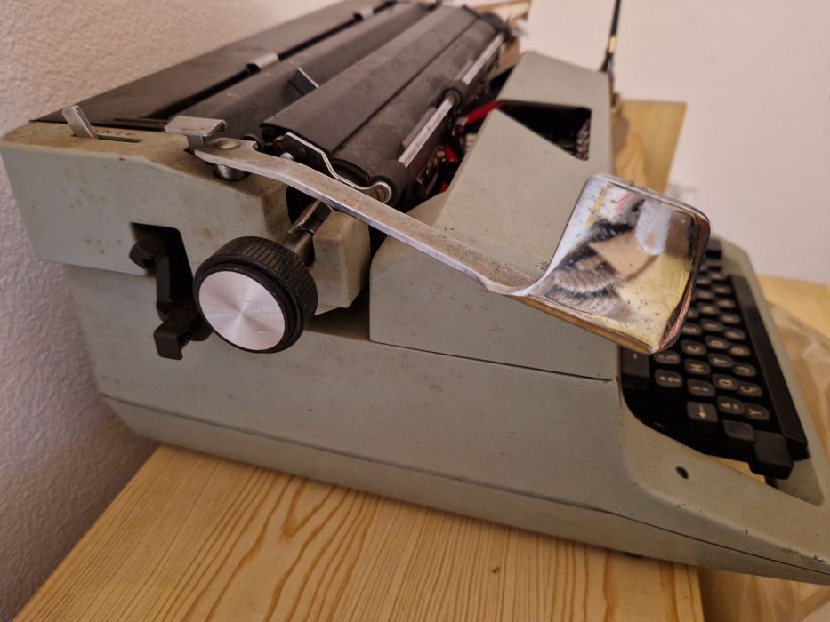 Máquina de escrever antiga Royal 480