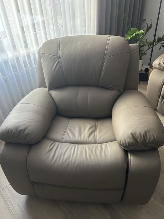 Fotel skórzany rozkładany, bujany i obrotowy.