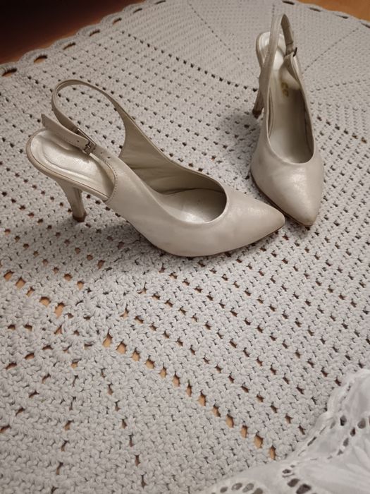 Sapatos cor pérola