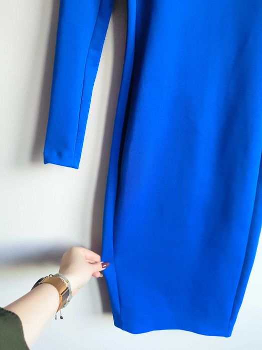 Elegancka i stylowa chabrowa sukienka Midi od Zary w rozmiarze S/36