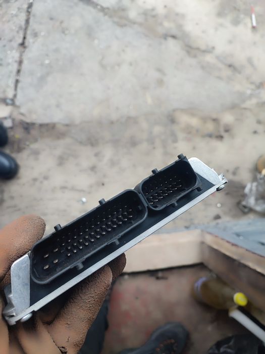 Блок управления двигателем ЭБУ на Фольксваген Пассат 1.6 Volkswagen