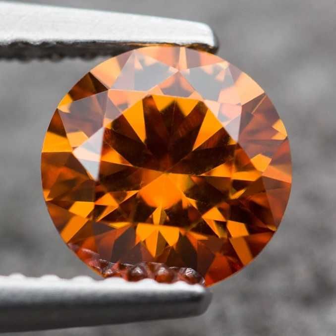 Diament Moissanit Pomarańcz 6,5mm- 1CT VVS1-D