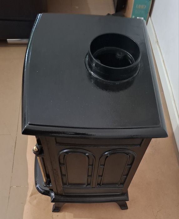 Salamandra a Lenha de Ferro Fundido em Excelente Estado