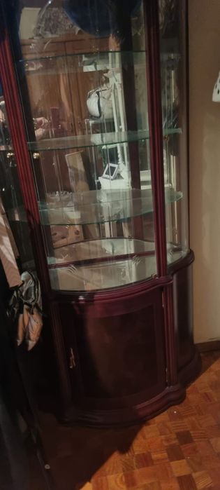 Mobiliário (cristaleira)