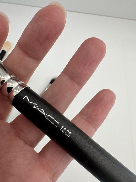 MAC Makeup Brush471747772433059842